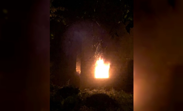 Zonguldak'ta korkutan yangın! 2 katlı ev küle döndü