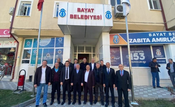 Cumhur İttifakı belediye başkanları Çorum Bayat’ta buluştu